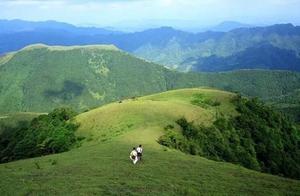 Famous Mountains of Guangdong: Baipantai Mountain (Eight Rows Mountain), a Place Where Vast Grasslands Inspire Longing
