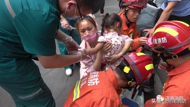 超级宝妈|女童胳膊卷入电动车轮内!家长骑车带孩子一定要小心!