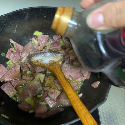 冬天吃土豆胡萝卜炖牛肉，暖身又暖心