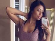 Young women in their 20s lack control over their eating habits and easily overeat.
