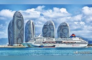 Sanya, Hainan is not only picturesque but also a foodie and shopping paradise, nicknamed 'Oriental Hawaii'.