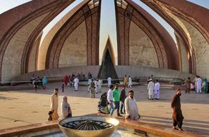 Why Do Locals in Pakistan Shake Their Heads When They See Chinese People? Finally Revealed Today