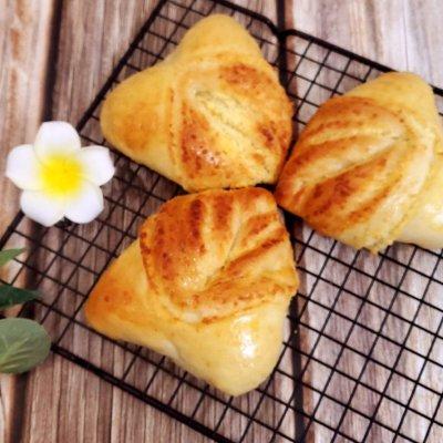 这道椰蓉面包藏着小惊喜，瞬间征服你