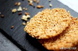 Want to have some small snacks? Uncle’s Golden Crackers – Fragrant, Crispy, and Loved by Family!