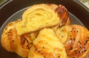 Layered and Flaky Croissant Horns – Opening Them Isn’t as Difficult as You Think