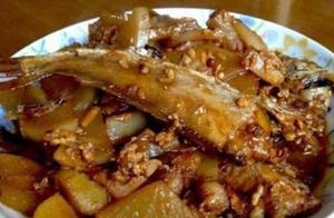 Steamed Potatoes with Salted Fish, Fragrant Mushrooms and Cabbage, and Quail Eggs Braised with Pork Belly