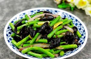 Recipe for Three Vegetables and Soup with Mushrooms