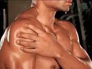 How to Avoid Shoulder Pain from Bench Press: Learn 4 Techniques to Keep Your Shoulders Pain-Free and Build a Bigger Chest