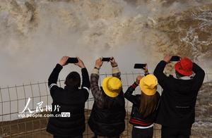 Shanxi Linfen: Yellow River Huhitou Waterfall Experiences Peach Blossom Flood