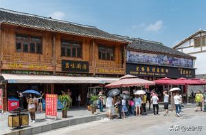 It's Mockingly Called 'Guizhou Pig Foot Town,' Billions in Investment, Yet Full Streets of Braised Pig Trotter Restaurants
