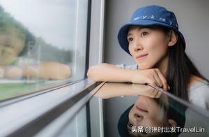JR Trains Speed Through the Windows, The Outside World Remains Unchanging, The Scenery Always Fresh