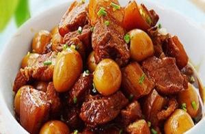 Food Recommendations: Yuanbao Braised Pork, Duck Flank Stir-fried with Onions, and Fried Pork Belly Recipes