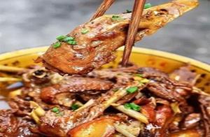 Food Recommendations: Town-Raised Roast Goose, Egg Crispy Banana Rolls, and Soy Sauce Chicken Recipes