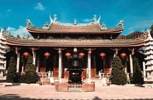 Xiamen's Most 'Thriving' Ancient Temple Offers Free Tickets and Incense, Drawing a Flood of Tourists