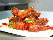 Huaiyang Cuisine Chef Teaches You How to Make Garlic Pork Ribs - Crispy on the Outside, Tender on the Inside, with a Strong Garlic Flavor