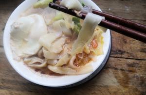 A bowl of flour, two green vegetables, and one tomato, resulting in chewy and delicious noodles.
