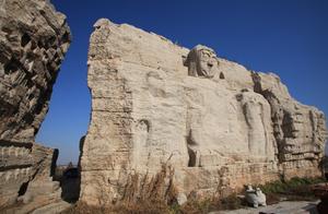 Sili Mountain on Dongping Lake, featuring China's largest and earliest 'Three Teachings Unification' Stone Carvings of Religious Figures