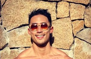 Handsome Muscle Uncle - His Smile is Beautiful