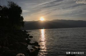A Sunset View of the Southern Tip of Erhai Lake with Cangshan Mountain!