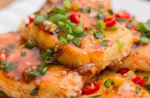Take a bite of crispy, tender, and juicy tofu – this preparation is incredibly delicious!
