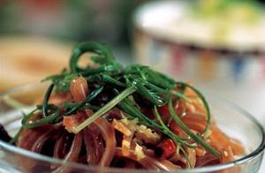 Food Recommendations: Spicy Pig Ear Strands, Chili Pork Belly, Pickled Sour Cucumber with Beef Slices, Dried Chili Pork Belly