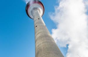 By Chance and Chance, Get a Vacation to Take a Photo at Calgary Tower