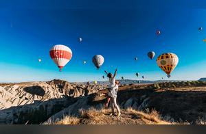 Riding a Hot Air Balloon, Eloping to ‘The Moon’! (or alternatively: Hot Air Balloon Adventure to ‘Moonlike’ Cappadocia)