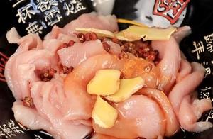 This pork dish is incredibly delicious, very appetizing and promotes appetite, and is suitable for entertaining guests.