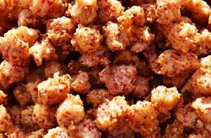 When making fried meatballs, don't just blindly use flour – you're missing a key ingredient, and the meatballs won't be crispy!