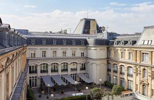 Inspired by 'Modern Family,' a ¥1500 Budget Can Get You the Crown Holiday Hotel in Paris