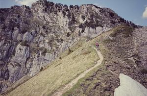 5 Benefits of Hiking: Why Do People Who Often Climb Mountains Look Younger?
