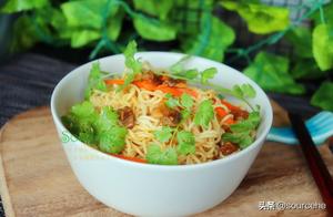 Adding one more step when making tossed noodles results in chewy and delicious noodles! My family eats it several times a week!