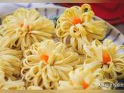 Light and Nutritious, Abundant Blossoms, Resembling Autumn Chrysanthemums, With Petals and Leaves, This Delicious Dish Satisfies Your Taste Buds