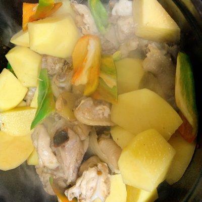 告诉你3个诀窍，在家也能做出一盘地道鲜嫩的铁锅鸡