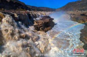 Huagou Waterfall at Yellow River's Mouth Experiences 'Peach Blossom Flooding' with Rainbows