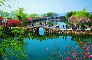 - Reflections on Antiquity (Lu Yu Garden)