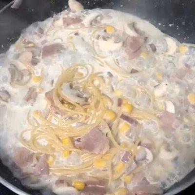 大人小孩都爱吃的培根蘑菇奶香意面，学起来