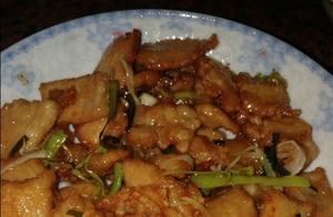 Even staying home can have a good diet: Making small crispy pork for dinner, my daughter enjoys it very much.