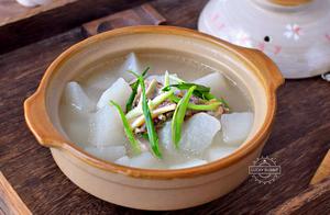 After so many years, I realized that making ribs in this way made the rib soup not flavorful at all, it was over-boiled.