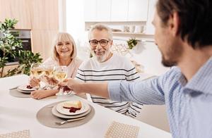 After Watching ' Mom', I Realized: The Decline of the Elderly is Due to the Spoiling of Their Children