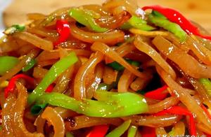 Is Stir-fried Green Pepper and Pig Skin Taste Bad Because of Fishy Smell? Master This Detail – Pig Skin Will Be Fragrant, Spicy, and Chewy!