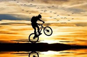 People with a Broad Perspective: Key Characteristics