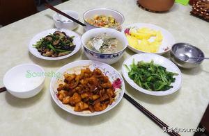 A Family of Three's Dinner: Meat, Vegetables, Fruit, and a Budget of Under 30 Yuan - My Mother-in-Law Praises My Good Life Skills