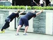 5-Minute 'Push Wall Exercise' Can Almost Exercise the Whole Body