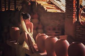 No matter how many years pass, I'm waiting for you in the warm pottery kiln.