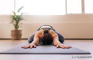 10 Yoga Poses to Practice Daily for a Stunning Back at Home
