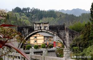 The Gongguan Bridge, located between Zunyi and Zheng'an, is the largest stone arch bridge in North Guizhou.