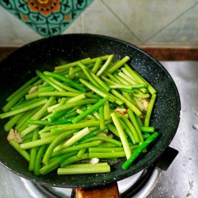 #李锦记旧庄蚝油鲜蚝鲜煮#蒜薹炒鱿鱼圈