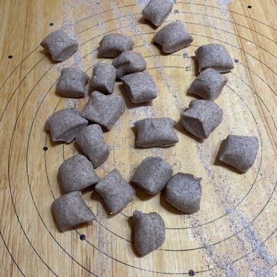 全麦白菜猪肉馅锅贴的家常做法，简单快捷又好吃