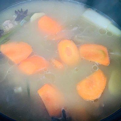 雪冬的第一锅羊蝎子汤